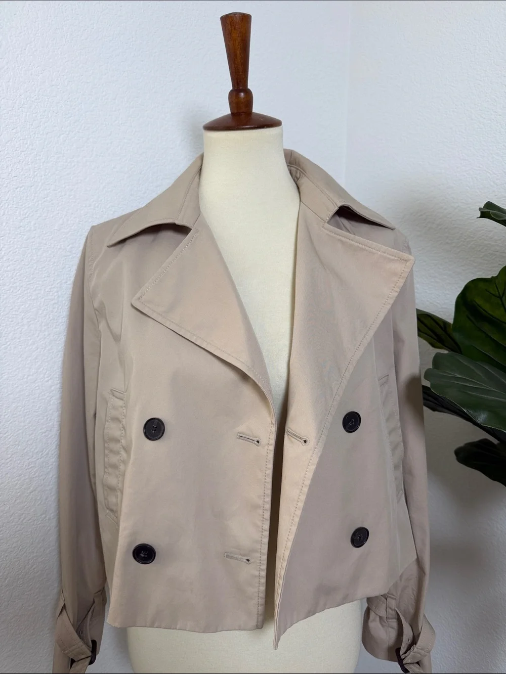 Aritzia Babaton Lightweight Cropped Trench Coat - Picture 6 of 16